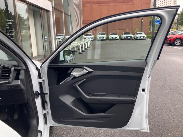 A1スポーツバック 25TFSI アドバンスド 認定中古車 ナビゲーションパッケージ コントラストルーフ スマートフォンインターフェイス ACC レーンアシスト ETC 衝突被害軽減ブレーキ LEDヘッドライト アルミホイール 禁煙車(13枚目)