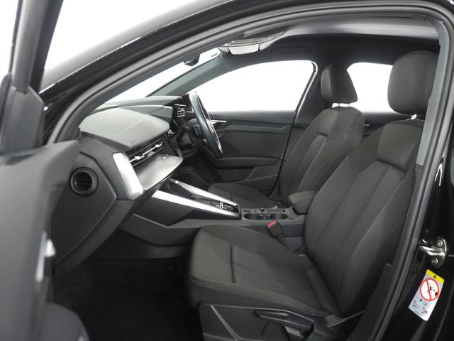 Ａ３セダン ３０ＴＦＳＩ　認定中古車　コンビニエンスアンドアシスタンスパッケージ　ナビゲーションパッケージ　ＡＣＣ　レーンアシスト　衝突軽減装置　ＥＴＣ　障害物センサー　バックカメラ　ＬＥＤヘッドライト　アルミホイール　禁煙車（8枚目）