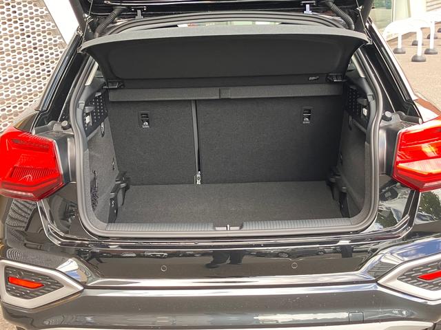 Ｑ２ ３５ＴＦＳＩアドバンスド　認定中古車　ナビゲーションパッケージ　コンビニエンスアンドアシスタンスパッケージ　テクノロジーパッケージ　ＡＣＣ　衝突軽減装置　レーンアシスト（10枚目）