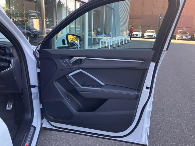 Q3スポーツバック 35TFSI Sライン 認定中古車 コンビニエンスアンドアシスタンスパッケージ スマートフォンインターフェイス プラスパッケージ プライバシガラス ACC レーンアシスト 衝突軽減装置 ETC(12枚目)