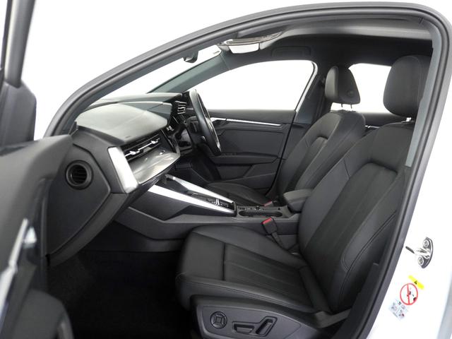 Ａ３ スポーツバック３０ＴＦＳＩアドバンスド　認定中古車　コンビニエンスアンドアシスタンスパッケージ　ナビゲーションパッケージ　ラグジュアリーパッケージ　テクノロジーパッケージ　Ｓラインプラスパッケージ　ＥＴＣ　ＡＣＣ　衝突軽減装置（8枚目）