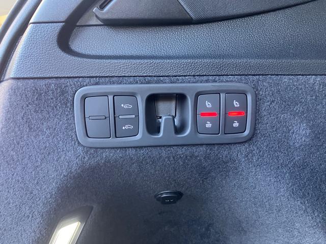 Q7 50TDIクワトロ Sライン 認定中古車 レザーパッケージ パノラマサンルーフ オールホイールステアリング プライバシガラス ブラックスタイリングパッケージ ACC ETC 衝突軽減装置(17枚目)