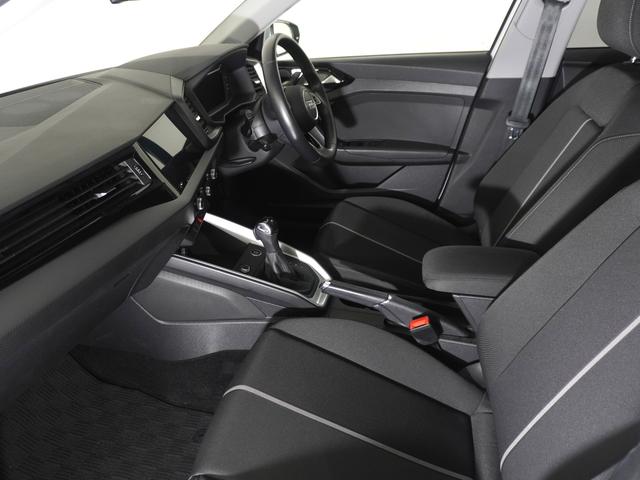 Ａ１スポーツバック ２５ＴＦＳＩ　アドバンスド　認定中古車　アシスタンスパッケージ　コントラストルーフ　コンビニエンスパッケージ　スマートフォンインターフェイス　センターアムレスト　ナビゲーションパッケージ　ＥＴＣ（8枚目）