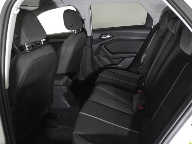 Ａ１スポーツバック ２５ＴＦＳＩ　アドバンスド　認定中古車　アシスタンスパッケージ　コントラストルーフ　コンビニエンスパッケージ　スマートフォンインターフェイス　センターアムレスト　ナビゲーションパッケージ　ＥＴＣ（9枚目）