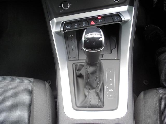 Ｑ３ ３５ＴＦＳＩアドバンスド　認定中古車　コンビニエンスアンドアシスタンスパッケージ　スマートフォンインターフェイス　ＡＣＣ　ＥＴＣ　衝突軽減装置（11枚目）