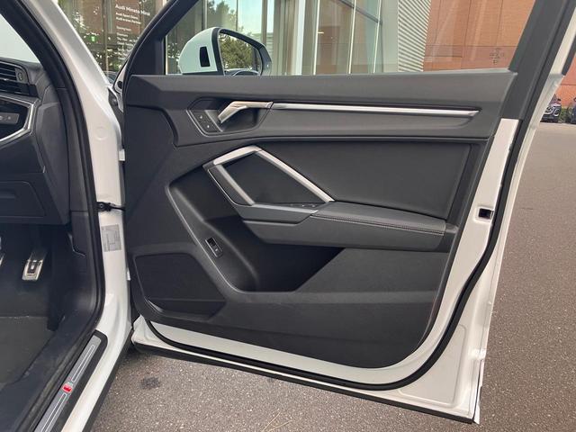 Ｑ３ ３５ＴＦＳＩ　Ｓライン　認定中古車　コンビニエンスアンドアシスタンスパッケージ　プラスパッケージ　スマートフォンインターフェイス　ＡＣＣ　ＥＴＣ　衝突軽減装置（14枚目）