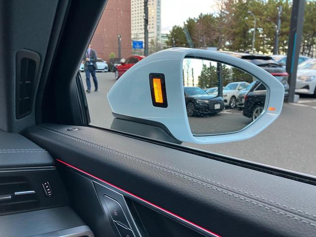 ���A�r���[�J�����ƑO��o���p�[���̏�Q���Z���T�[�ɂ��Ԍɓ�������K�ł��B