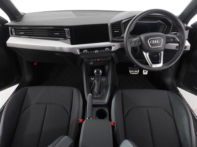 �X�e�A�����O�z�C�[���ɂ̓I�[�f�B�I���̑��삪�\�ȃ}���`�t�@���N�V�����X�C�b�`�𑕒����Ă��܂��B