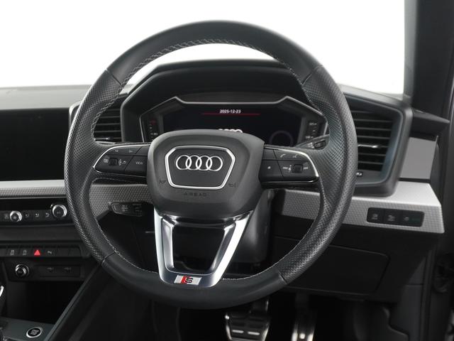 ���̃��f���̓����ɍœK�ȃg�����X�~�b�V�������̗p���邱�Ƃɂ��A�쓮�͂ւ̓`�B�������ǂ��A�R��\�ɂ��傫����^���Ă��܂��B