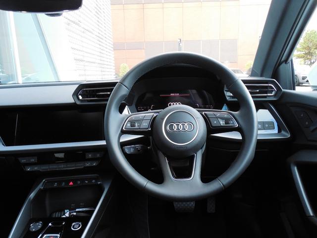 ���̃��f���̓����ɍœK�ȃg�����X�~�b�V�������̗p���邱�Ƃɂ��A�쓮�͂ւ̓`�B�������ǂ��A�R��\�ɂ��傫����^���Ă��܂��B