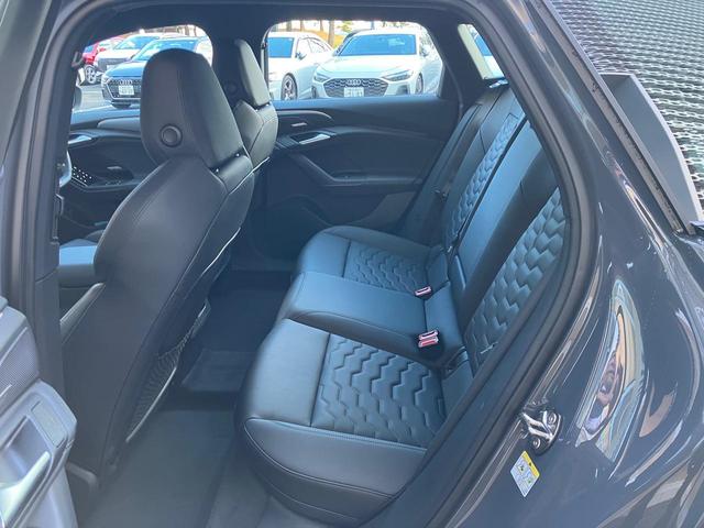 Ａ６アバント ｅ－トロン パフォーマンス　ナビゲーション　サイドアシスト　アダプティブクルーズコントロール　ＥＴＣ　オートライト　シートヒーター　オートエアコン　バーチャルコックピット　パークアシスト　リヤカメラ（10枚目）