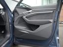 ５５ｅ－トロンクワトロ　Ｓライン　認定中古車　２１インチＡＷ　ブラックスタイリングパッケージ　サイレンスパッケージ　インテリアパッケージ　４ＷＤ　メモリーナビ　ＥＴＣ　衝突被害軽減ブレーキ　アダプティブクルーズコントロール　電動シート（14枚目）