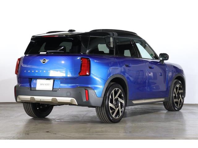 ＭＩＮＩ カントリーマンＤ　フェイバリット・トリム　ＭＩＮＩ認定中古車　レーンディパーチャーウォーニング　ヘッドアップディスプレイ　アクティブクルーズコントロール　フェイバードトリム　ハーマンカードン　電動バックドア　１９インチアロイホイール（2枚目）