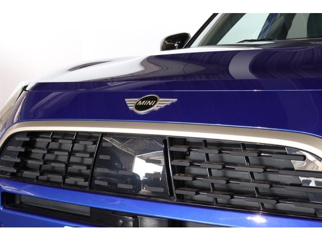 ＭＩＮＩ カントリーマンＤ　フェイバリット・トリム　ＭＩＮＩ認定中古車　レーンディパーチャーウォーニング　ヘッドアップディスプレイ　アクティブクルーズコントロール　フェイバードトリム　ハーマンカードン　電動バックドア　１９インチアロイホイール（4枚目）