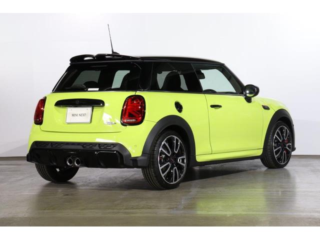 ＭＩＮＩ ＪＣＷ　プレミアムプラスパッケージ　ＪＣＷトリム　ＭＩＮＩ認定中古車　パーキングアシスト　パークディスタンスコントロール　ヘッドアップディスプレイ　パークディスタンスコントロール　シートヒーター　１８インチアロイホイール　プレミアムプラスパッケージ（2枚目）