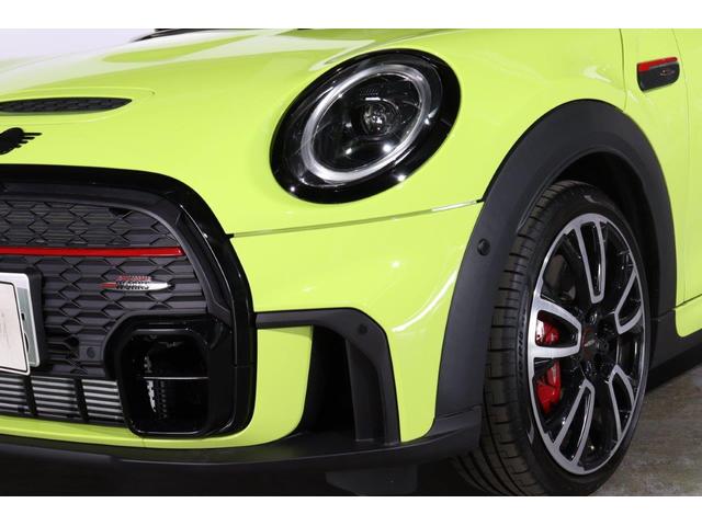 ＭＩＮＩ ＪＣＷ　プレミアムプラスパッケージ　ＪＣＷトリム　ＭＩＮＩ認定中古車　パーキングアシスト　パークディスタンスコントロール　ヘッドアップディスプレイ　パークディスタンスコントロール　シートヒーター　１８インチアロイホイール　プレミアムプラスパッケージ（5枚目）