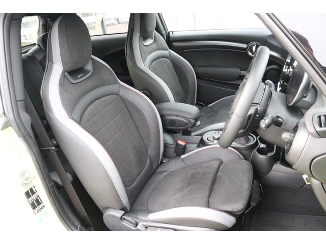 ＭＩＮＩ ＪＣＷ　プレミアムプラスパッケージ　ＪＣＷトリム　ＭＩＮＩ認定中古車　パーキングアシスト　パークディスタンスコントロール　ヘッドアップディスプレイ　パークディスタンスコントロール　シートヒーター　１８インチアロイホイール　プレミアムプラスパッケージ（17枚目）