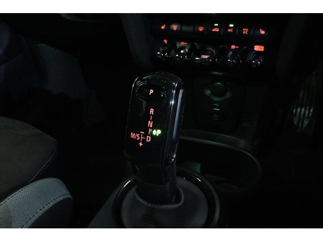 ＭＩＮＩ ジョンクーパーワークス　コンバーチブル　ＪＣＷトリム　アクティブクルーズコントロール　ヘッドアップディスプレイ衝突被害軽減ブレーキ　１７インチアロイホイール　シートヒーター（30枚目）