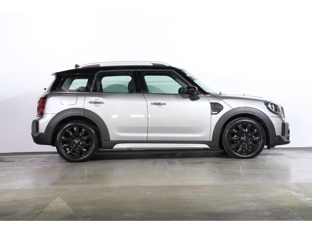 ＭＩＮＩ クーパーＤ　クロスオーバー　クラシック・トリム　ＭＩＮＩ認定中古車　アクティブクルーズコントロール　クラシックトリム　パークディスタンスコントロール　パーキングアシスト　ハーフレザーシート　シートヒーター　ナビゲーション付き　電動バックドア（3枚目）