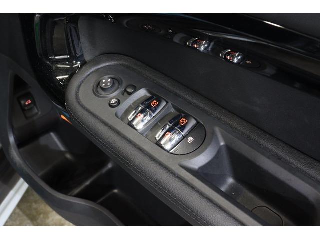 ＭＩＮＩ クーパーＤ　クロスオーバー　クラシック・トリム　ＭＩＮＩ認定中古車　アクティブクルーズコントロール　クラシックトリム　パークディスタンスコントロール　パーキングアシスト　ハーフレザーシート　シートヒーター　ナビゲーション付き　電動バックドア（37枚目）