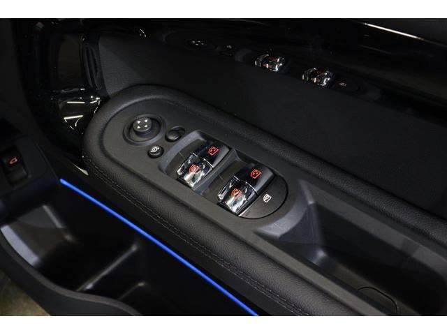 ＭＩＮＩ クパＳＤクロスオバオル４プレミアム＋Ｐクラシクトリム　ブラッククロスレザーシート　純正ＨＤＤナビ　バックカメラ　アクティブクルーズコントロール　オートマチックテールゲート　シートヒーター（13枚目）