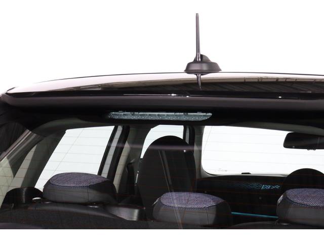 ＭＩＮＩ クーパーＣ　クラシック・トリム　ブラックベスキンシート　シートヒーター　ステアリングホイールヒーター　ナビ　バックカメラ　被害軽減ブレーキ（9枚目）