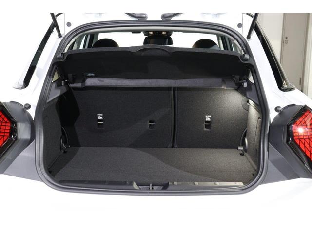 ＭＩＮＩ クーパーＣ　クラシック・トリム　ブラックベスキンシート　シートヒーター　ステアリングホイールヒーター　ナビ　バックカメラ　被害軽減ブレーキ（12枚目）