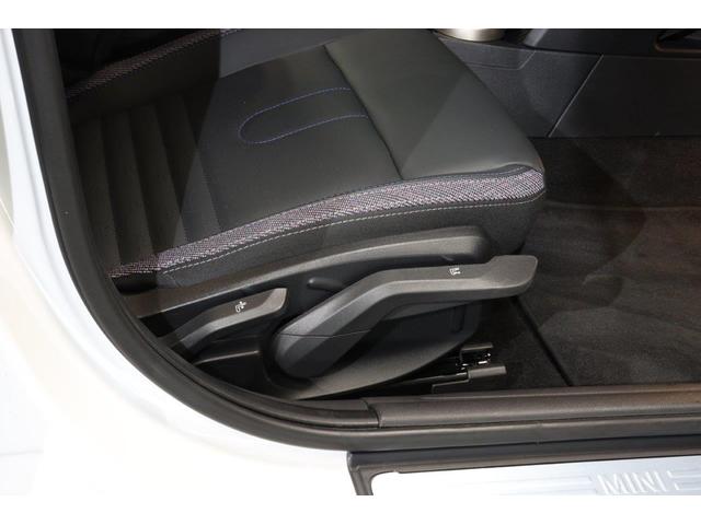 ＭＩＮＩ クーパーＣ　クラシック・トリム　ブラックベスキンシート　シートヒーター　ステアリングホイールヒーター　ナビ　バックカメラ　被害軽減ブレーキ（16枚目）