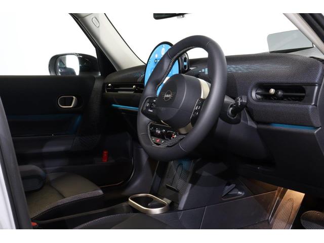 ＭＩＮＩ クーパーＣ　クラシック・トリム　ブラックベスキンシート　シートヒーター　ステアリングホイールヒーター　ナビ　バックカメラ　被害軽減ブレーキ（18枚目）