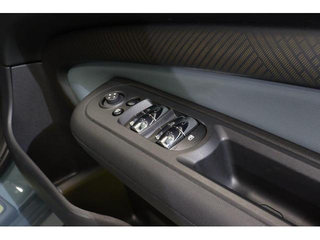 MINI クーパーS クラブマン アントールド・エディション 衝突被害軽減ブレーキ ブラックルーフ シートヒーター(40枚目)