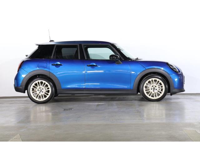 MINI クーパーS フェイバリット・トリム マルチトーンルーフ Mパッケージ MINI認定中古車(2枚目)