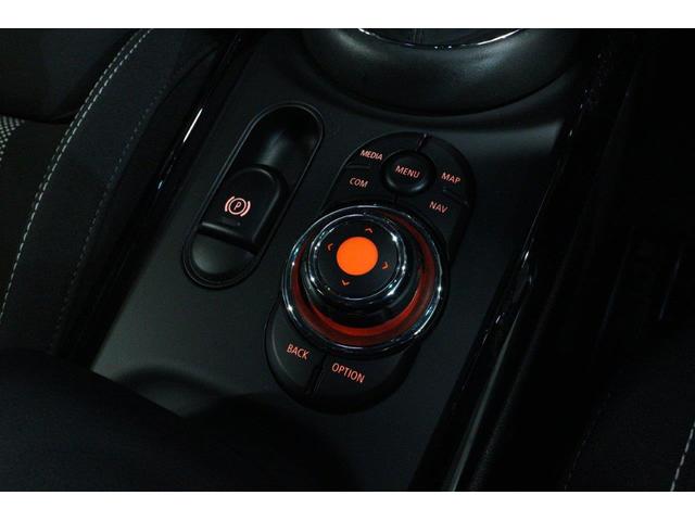 ＭＩＮＩ クーパーＳＤ　クラブマン　アクティブクルーズコントロール　衝突被害軽減ブレーキ　１７インチアロイホイール　ブラックルーフ　認定中古車（25枚目）