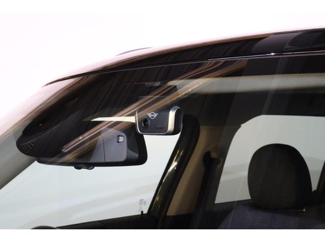 ＭＩＮＩ クーパーＤ　クロスオーバー　クラシック・トリム　ナビゲーションパッケージ　エキサイトメントパッケージ　コンフォートパッケージ　ドライビングアシスト　パーキングアシスト　ＢＭＷ認定中古車（9枚目）