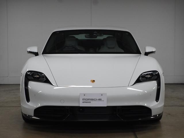 タイカン タイカン　ターボＳ　認定中古車　アンビエントライト　エアサス　リアアクスルステア　ＰＣＣＢ　ＣａｒＰｌａｙ　１８Ｗａｙ電動シート　ＬＥＤマトリックスヘッドライト　グレーバンドフロントウインドウ（2枚目）