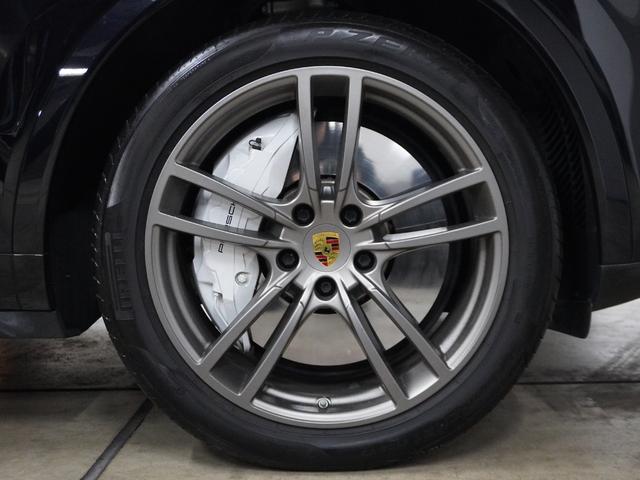 カイエン ターボ 認定中古車 スポーツクロノパッケージ ソフトクローズドア 21インチホイール PDLS プライバシーガラス パワステプラス ジェットブラックメタリック(8枚目)