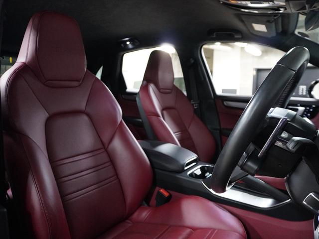 カイエン ターボ 認定中古車 スポーツクロノパッケージ ソフトクローズドア 21インチホイール PDLS プライバシーガラス パワステプラス ジェットブラックメタリック(10枚目)