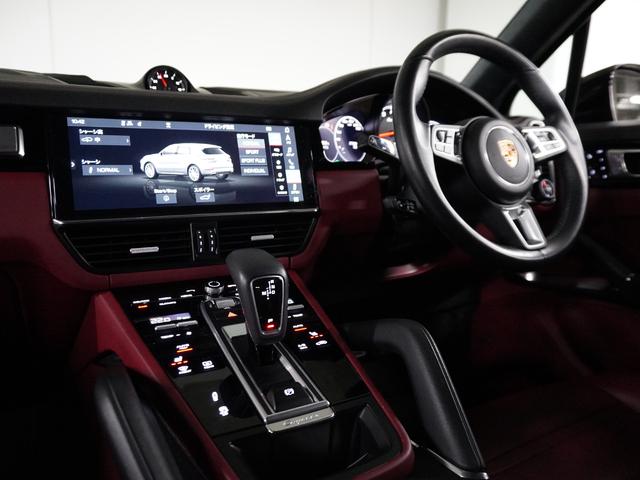 カイエン ターボ 認定中古車 スポーツクロノパッケージ ソフトクローズドア 21インチホイール PDLS プライバシーガラス パワステプラス ジェットブラックメタリック(11枚目)