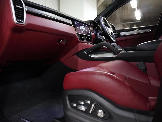 カイエン ターボ 認定中古車 スポーツクロノパッケージ ソフトクローズドア 21インチホイール PDLS プライバシーガラス パワステプラス ジェットブラックメタリック(16枚目)