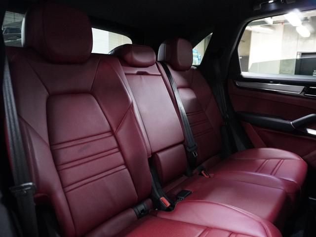 カイエン ターボ 認定中古車 スポーツクロノパッケージ ソフトクローズドア 21インチホイール PDLS プライバシーガラス パワステプラス ジェットブラックメタリック(18枚目)