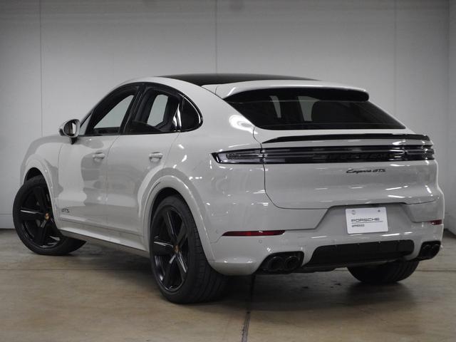 カイエンクーペ カイエンＧＴＳ　クーペ　認定中古車　新車保証継承　リアアクスルステア　ＰＤＣＣ　　スポーツクロノ　２２インチホイール　１８Ｗａｙシート　前後シートヒーター　プライバシーガラス　ワンオーナー　禁煙車（4枚目）