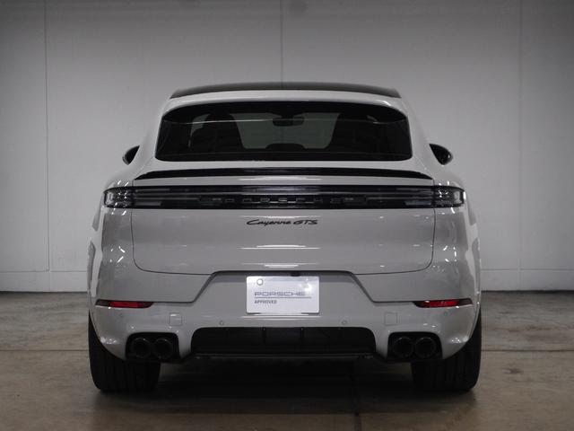 カイエンクーペ カイエンＧＴＳ　クーペ　認定中古車　新車保証継承　リアアクスルステア　ＰＤＣＣ　　スポーツクロノ　２２インチホイール　１８Ｗａｙシート　前後シートヒーター　プライバシーガラス　ワンオーナー　禁煙車（5枚目）