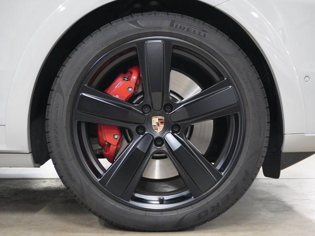 カイエンクーペ カイエンＧＴＳ　クーペ　認定中古車　新車保証継承　リアアクスルステア　ＰＤＣＣ　　スポーツクロノ　２２インチホイール　１８Ｗａｙシート　前後シートヒーター　プライバシーガラス　ワンオーナー　禁煙車（6枚目）