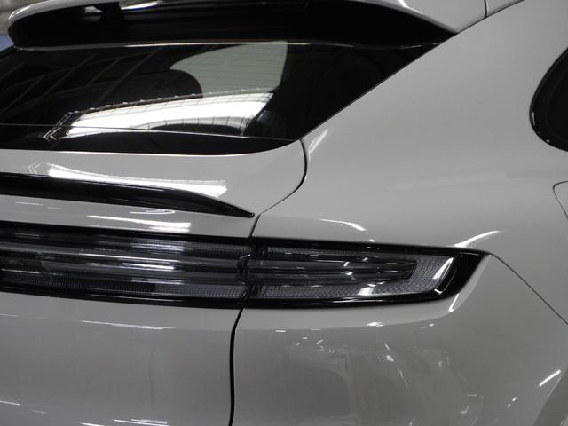 カイエンクーペ カイエンＧＴＳ　クーペ　認定中古車　新車保証継承　リアアクスルステア　ＰＤＣＣ　　スポーツクロノ　２２インチホイール　１８Ｗａｙシート　前後シートヒーター　プライバシーガラス　ワンオーナー　禁煙車（8枚目）