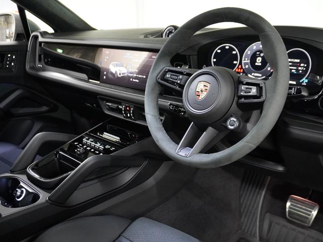 カイエンクーペ カイエンＧＴＳ　クーペ　認定中古車　新車保証継承　リアアクスルステア　ＰＤＣＣ　　スポーツクロノ　２２インチホイール　１８Ｗａｙシート　前後シートヒーター　プライバシーガラス　ワンオーナー　禁煙車（9枚目）