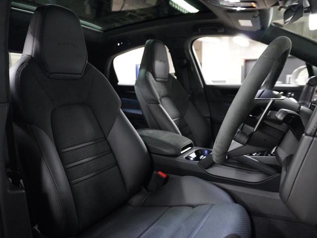 カイエンクーペ カイエンＧＴＳ　クーペ　認定中古車　新車保証継承　リアアクスルステア　ＰＤＣＣ　　スポーツクロノ　２２インチホイール　１８Ｗａｙシート　前後シートヒーター　プライバシーガラス　ワンオーナー　禁煙車（10枚目）