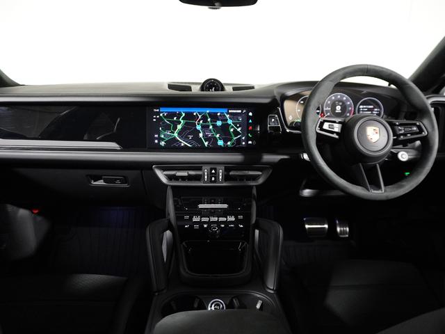 カイエンクーペ カイエンＧＴＳ　クーペ　認定中古車　新車保証継承　リアアクスルステア　ＰＤＣＣ　　スポーツクロノ　２２インチホイール　１８Ｗａｙシート　前後シートヒーター　プライバシーガラス　ワンオーナー　禁煙車（11枚目）