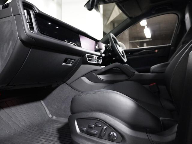 カイエンクーペ カイエンＧＴＳ　クーペ　認定中古車　新車保証継承　リアアクスルステア　ＰＤＣＣ　　スポーツクロノ　２２インチホイール　１８Ｗａｙシート　前後シートヒーター　プライバシーガラス　ワンオーナー　禁煙車（17枚目）