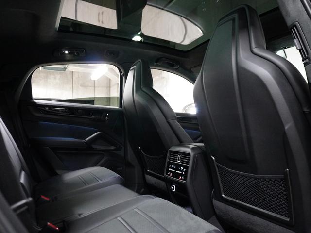 カイエンクーペ カイエンＧＴＳ　クーペ　認定中古車　新車保証継承　リアアクスルステア　ＰＤＣＣ　　スポーツクロノ　２２インチホイール　１８Ｗａｙシート　前後シートヒーター　プライバシーガラス　ワンオーナー　禁煙車（19枚目）