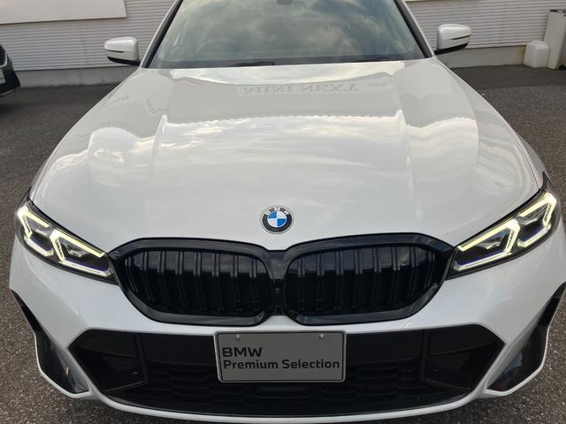 ３シリーズ ３２０ｄ　ｘＤｒｉｖｅＭスポーツエディションシャドー　認定中古車　元試乗車　ＳＨＡＤＯＷ　ＥＤＩＴＩＯＮ　Ｍスポーツ　アルミパネル　ハーフレザー　シートヒーター　電動シート　アクティブクルーズ　電動トランク　ヘッドアップＤ　１９インチＡＷ　純ナビ　ＥＴＣ（4枚目）