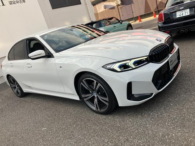 ３シリーズ ３２０ｄ　ｘＤｒｉｖｅＭスポーツエディションシャドー　認定中古車　元試乗車　ＳＨＡＤＯＷ　ＥＤＩＴＩＯＮ　Ｍスポーツ　アルミパネル　ハーフレザー　シートヒーター　電動シート　アクティブクルーズ　電動トランク　ヘッドアップＤ　１９インチＡＷ　純ナビ　ＥＴＣ（5枚目）